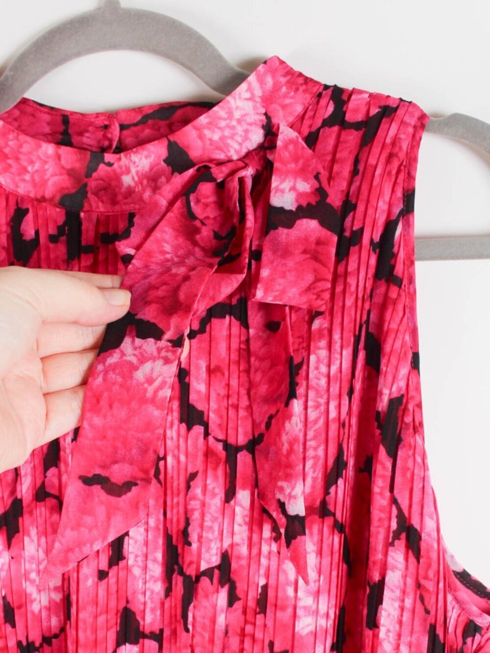 Picadilly Pink Pleated Sleeveless Blouse Size L Tie Neck Chiffon Lined Top - Picture 4 of 10
